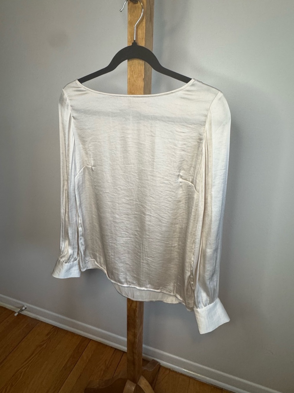 Banana Republic Pearl Long Sleeve Blouse